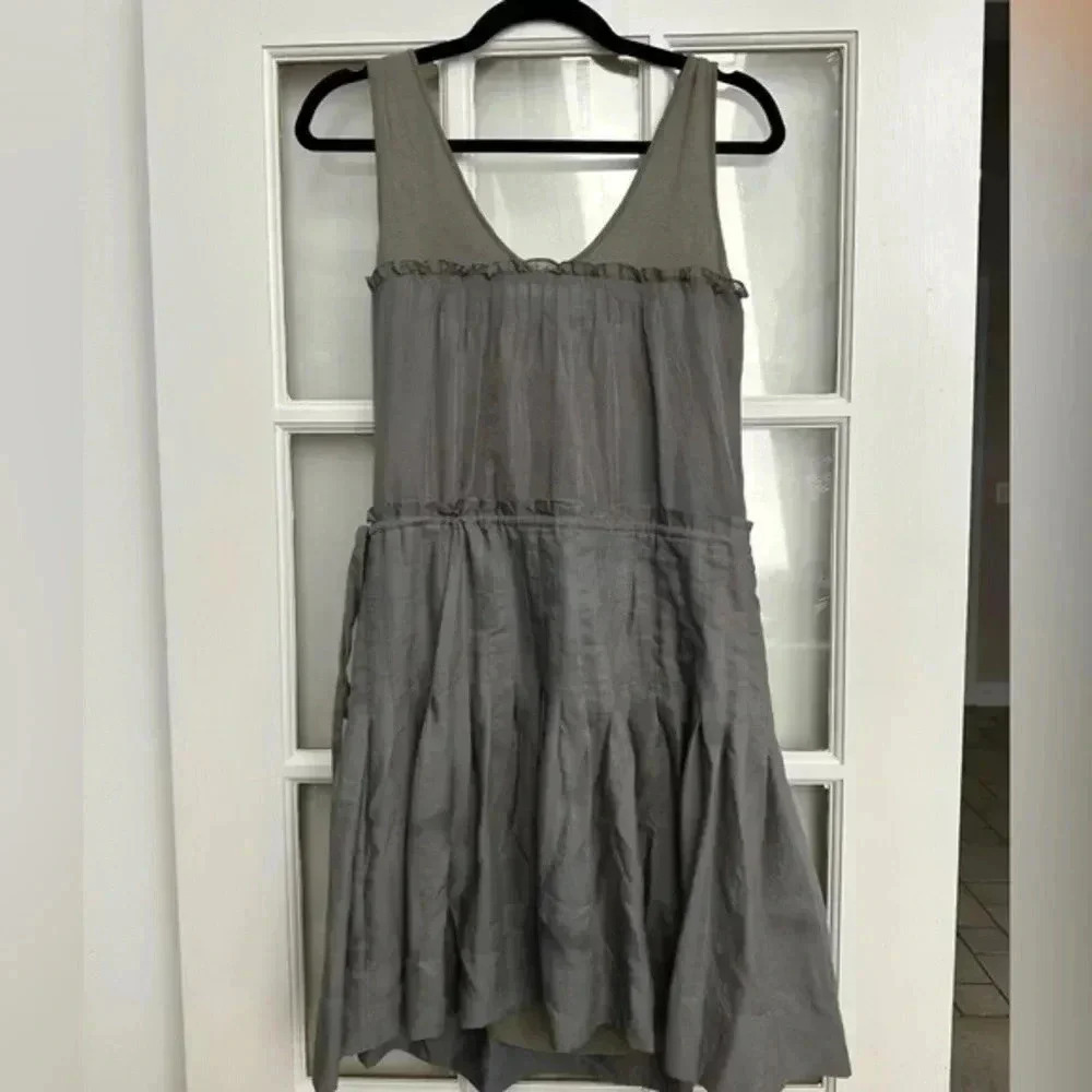 BCBGMAXAZRIA | Chic Dove Grey April Babydoll Sleeveless Pleated Dress Size 2 XS - Picture 2 of 7